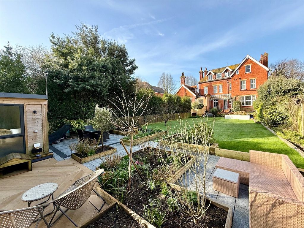 4 bed flat for saleGrassington Road, Eastbourne, East Sussex BN20