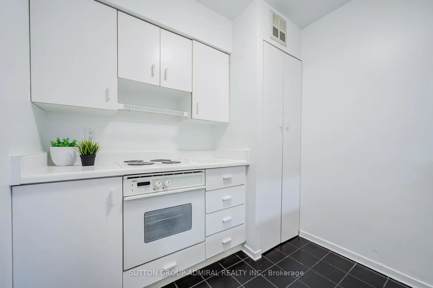 Additional image 7 of 1055 Bay Street 716