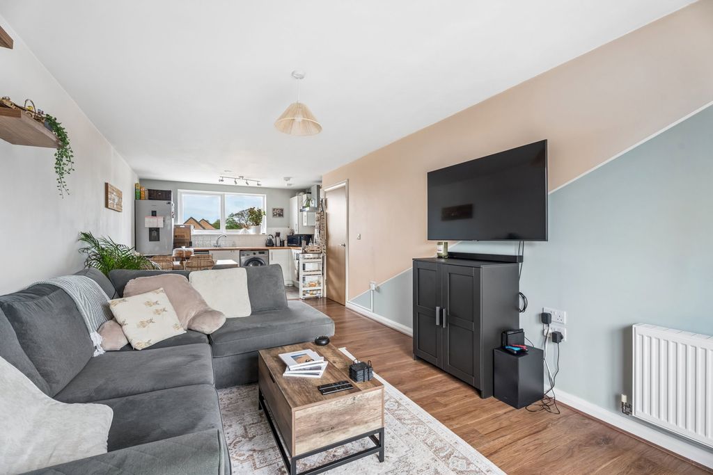Additional image 10 of 2 bed flat for saleHolly Acre, Dunstable LU5