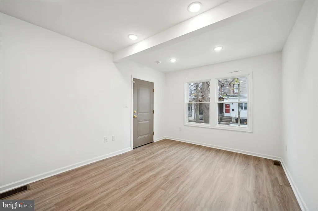 Additional image 3 of 2553 S Dewey Street Unit 1, Philadelphia, PA 19142