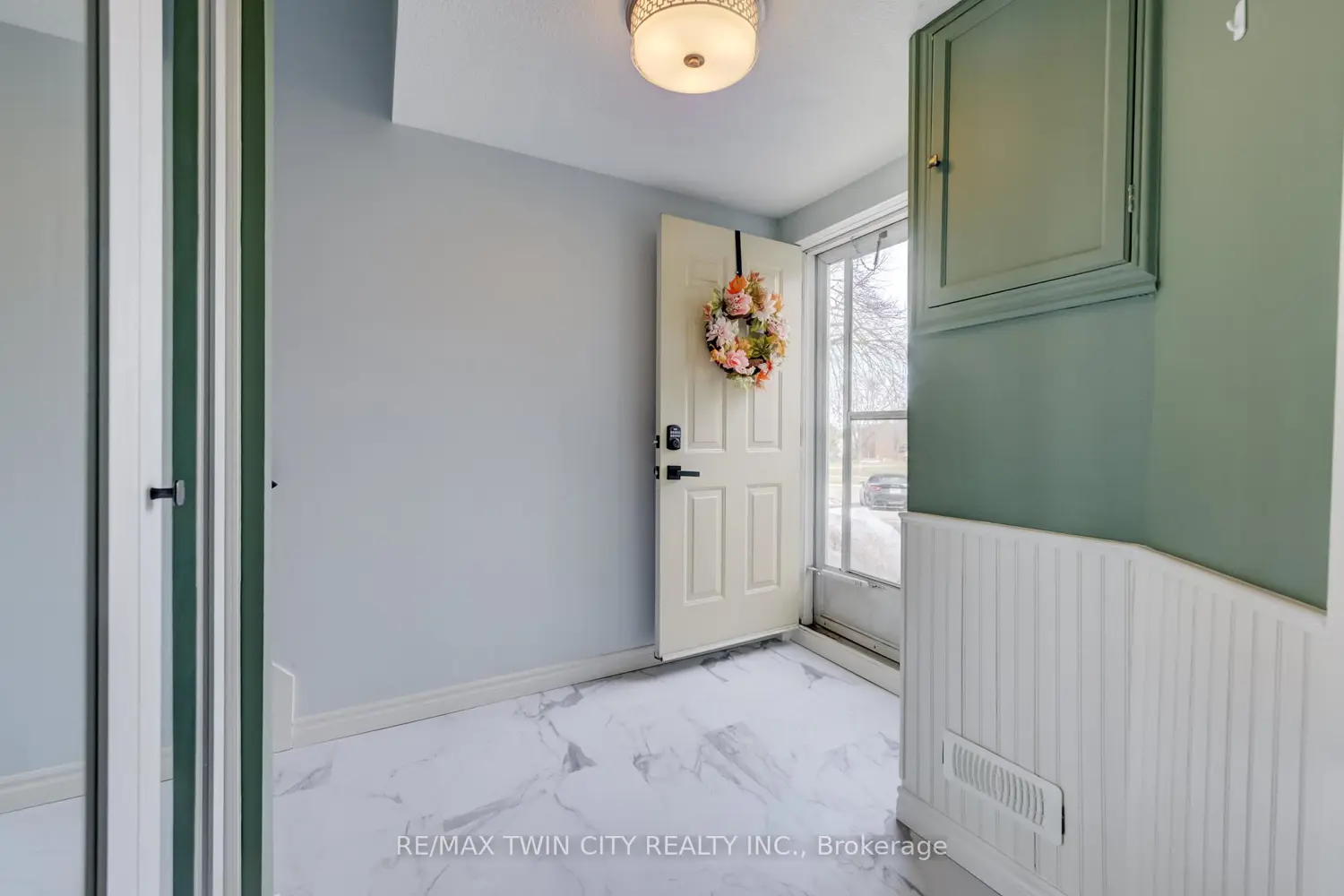 60 Elmsdale Drive 11 photo 3