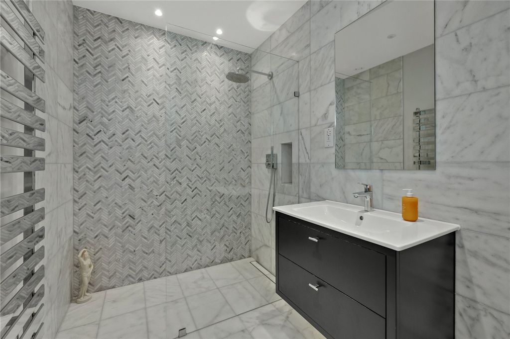 Additional image 10 of 2 bed flat for saleChurch Road, East Molesey, Surrey KT8