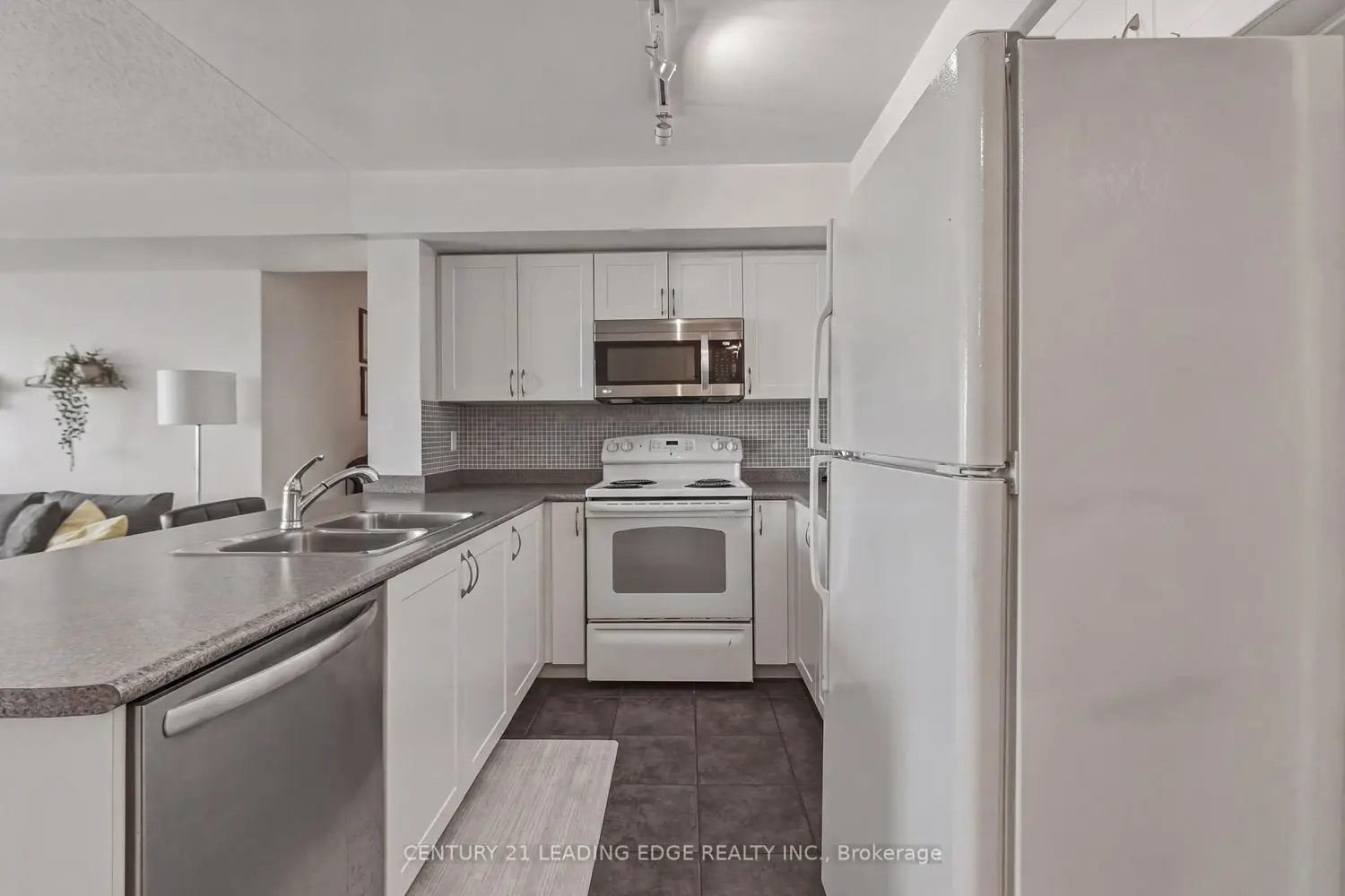 1600 Charles Street 902 photo 4