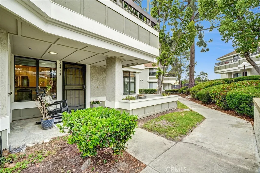 25713 Sycamore Pointe, Lake Forest, CA 92630 photo 2