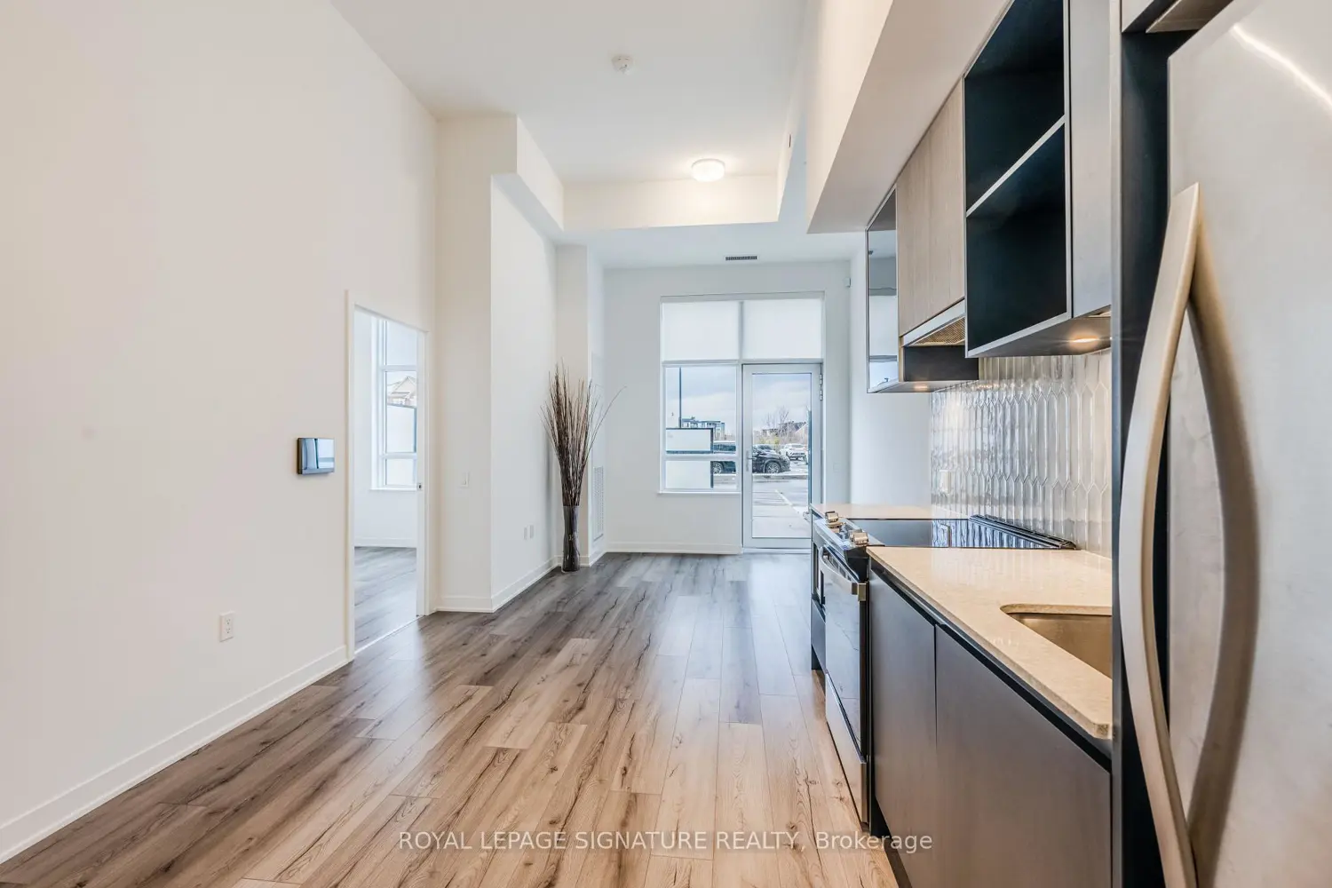 395 Dundas Street 132