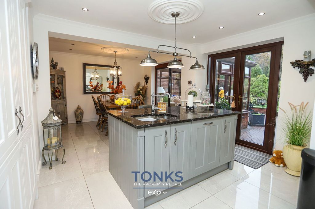 4 bed detached house for saleWolverhampton Road, Dudley DY3 photo 3