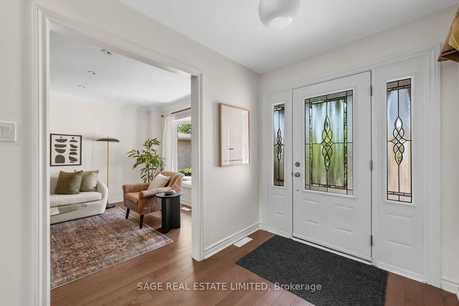 682 Leslie Valley Drive photo 2