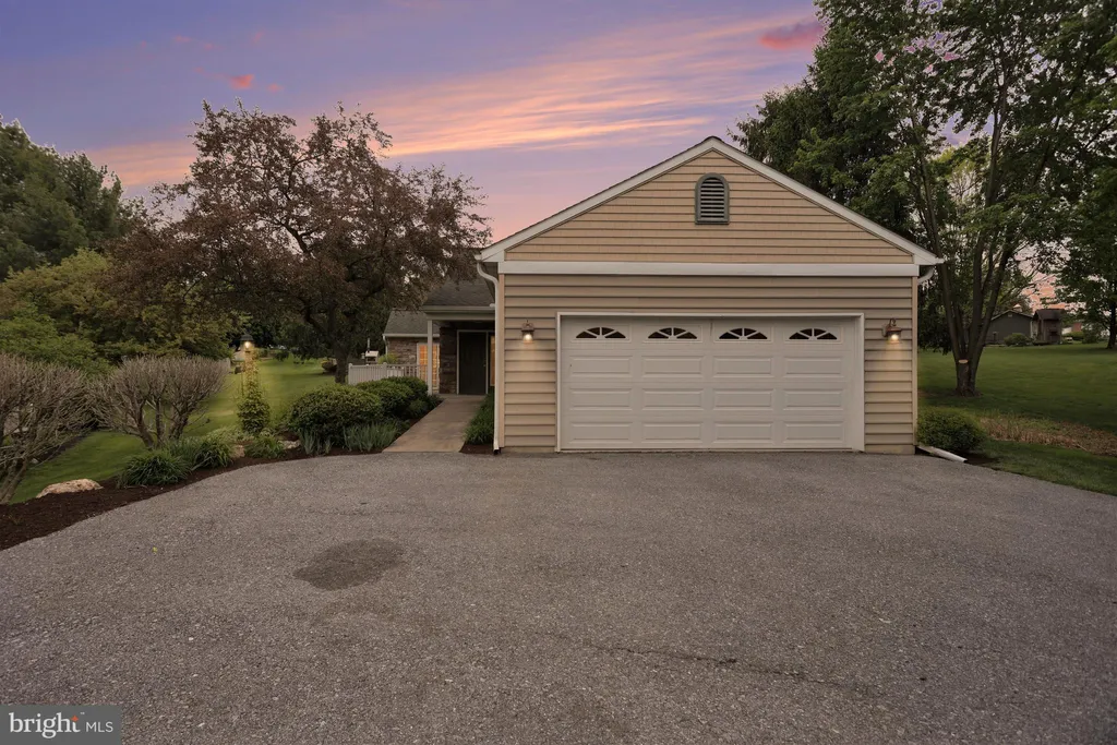 51 Troy Drive, Lititz, PA 17543 photo 4