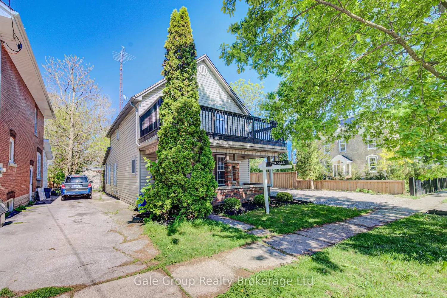 203 Talbot Street photo 2
