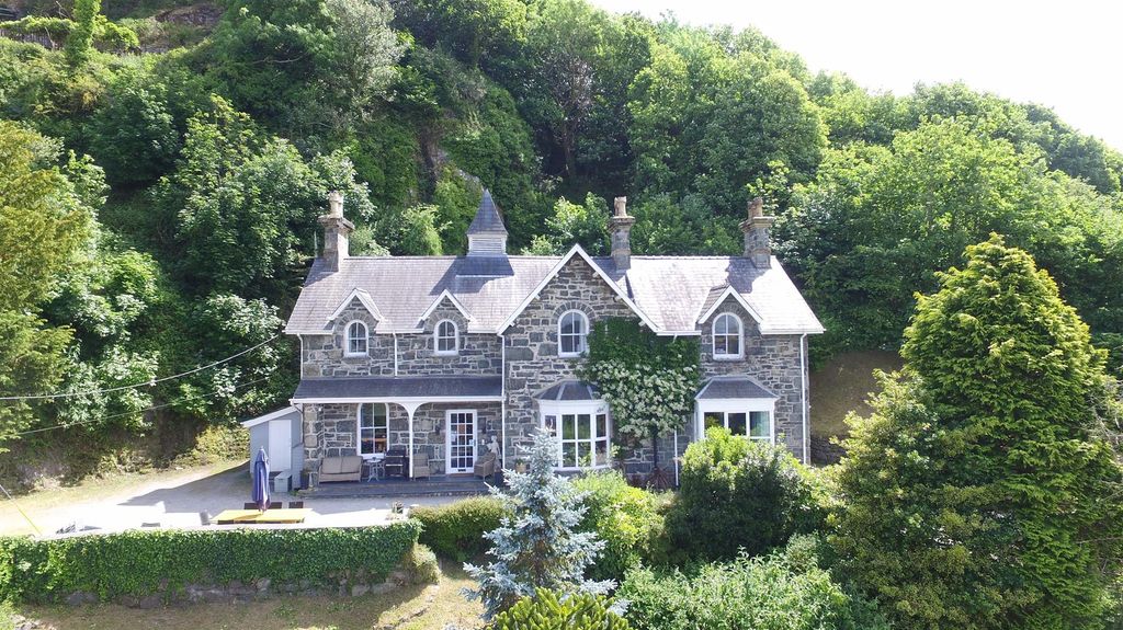 8 bed detached house for saleFfordd Newydd, Harlech, Gwynedd LL46