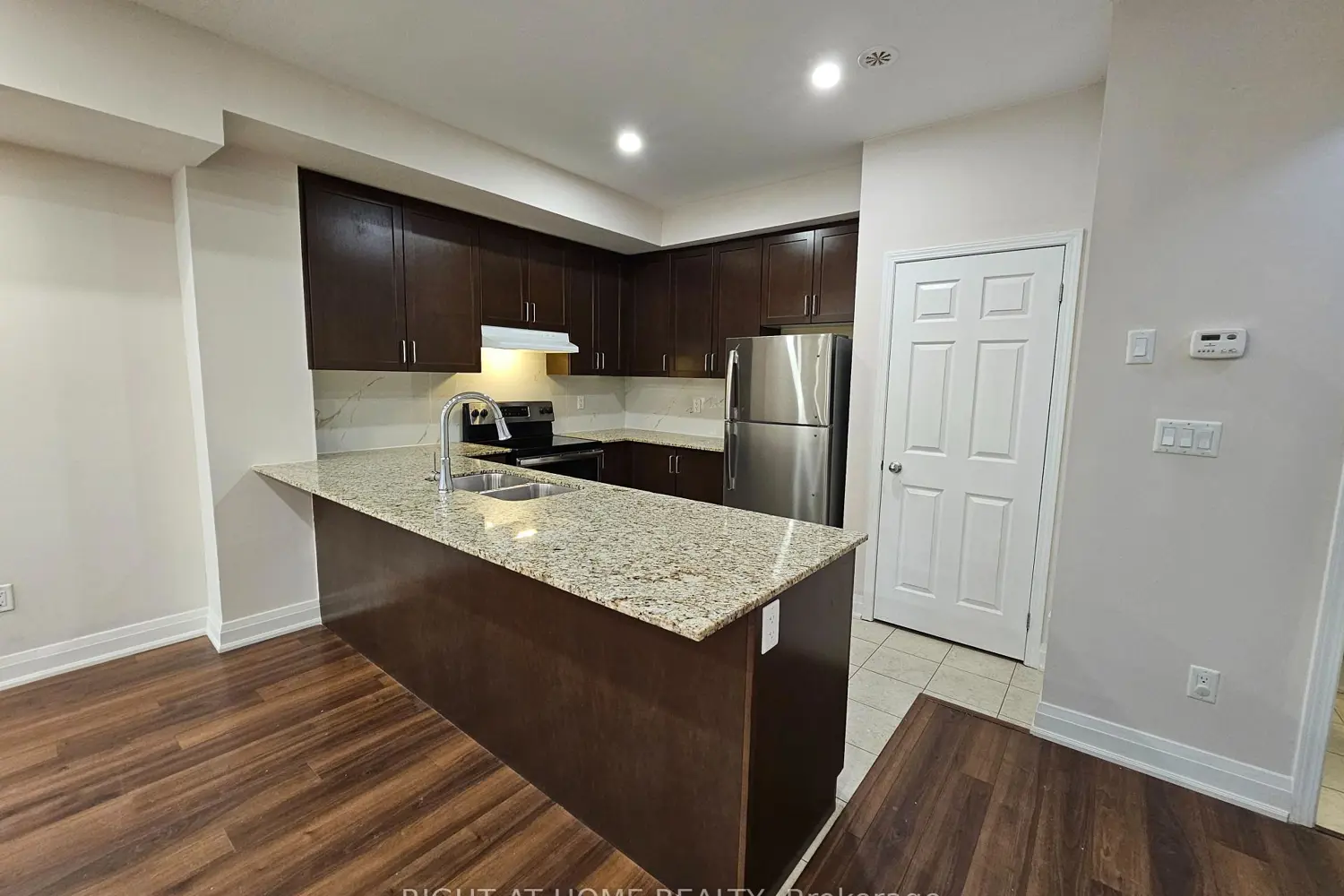 1040 Elton Way 4 photo 4