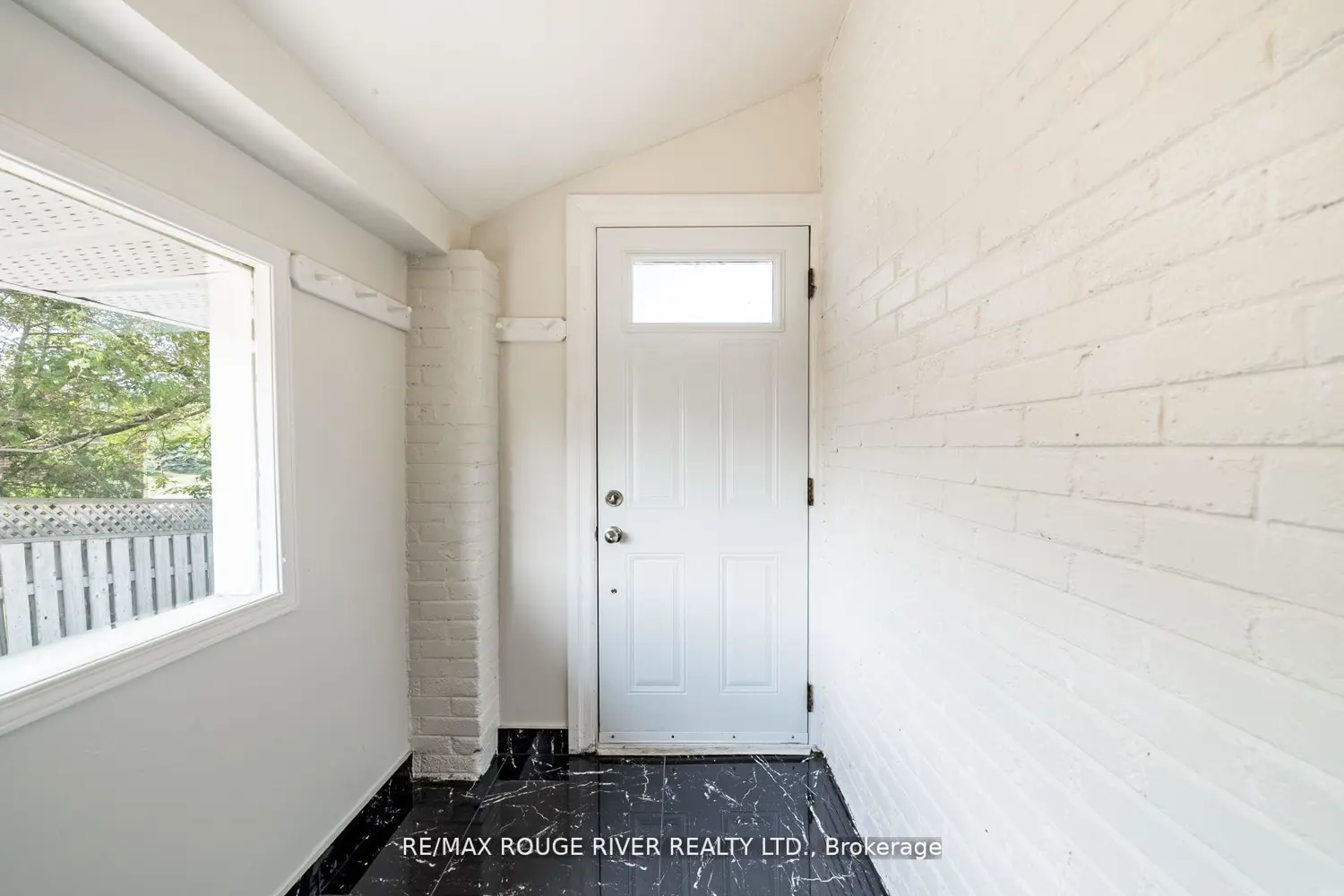513 Ritson Road photo 2