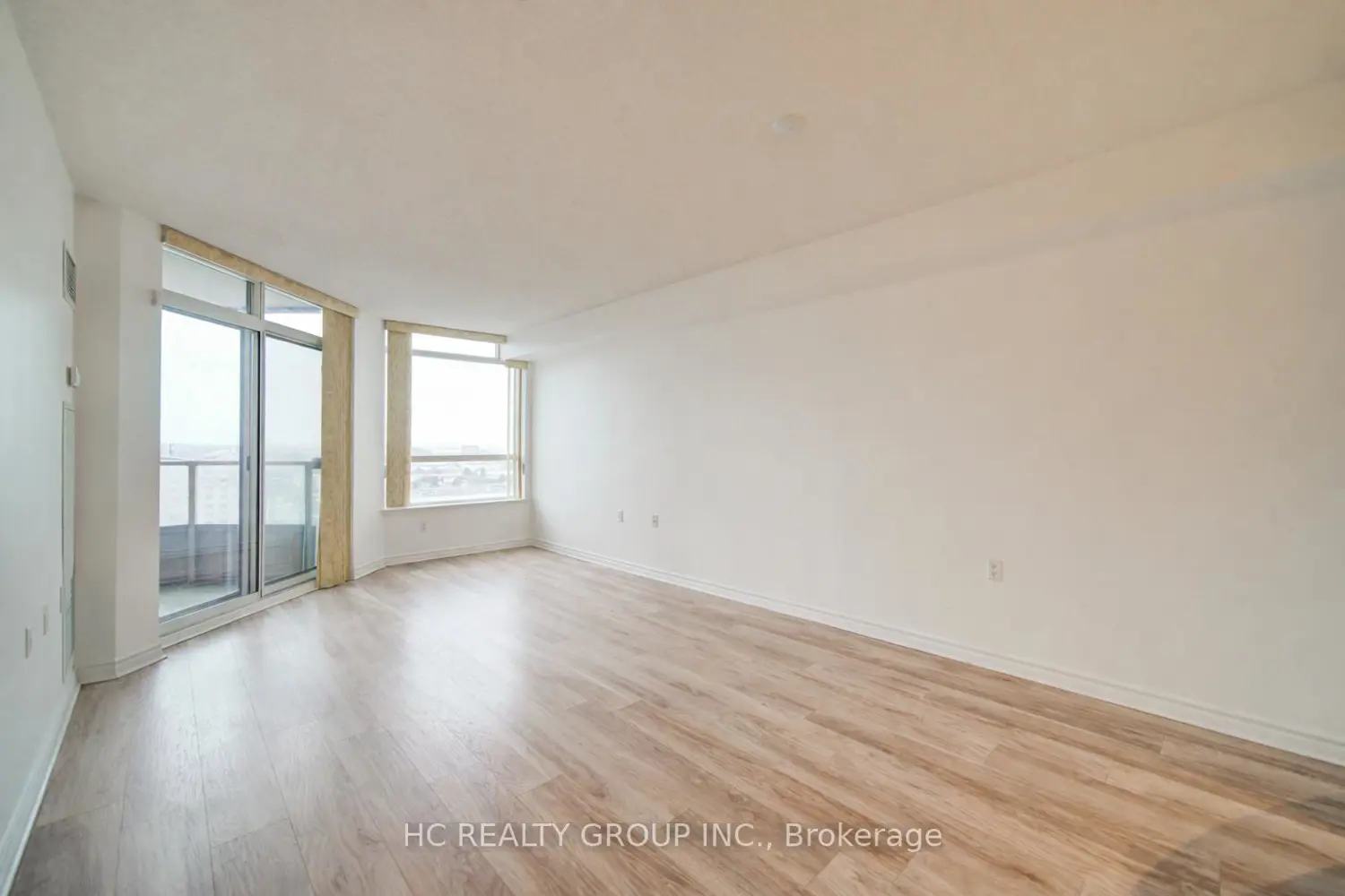 9015 Leslie Street Lph11 photo 4