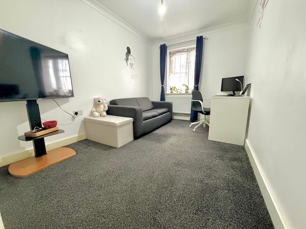 Additional image 8 of 2 bed flat for saleVauxhall Way, Dunstable LU6