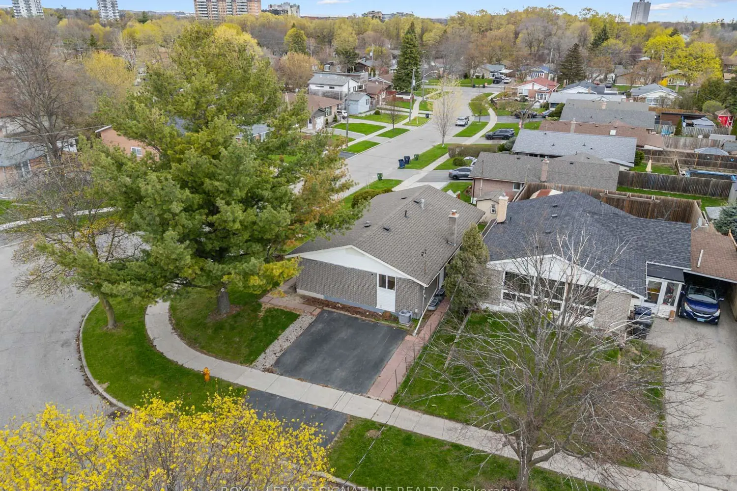 Additional image 16 of 19 Shoreland Crescent
