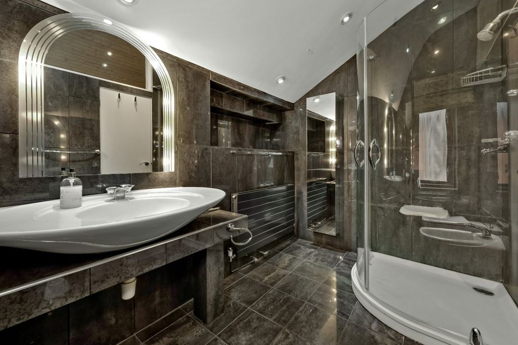 Additional image 12 of 4 bed detached house for saleHansler Grove, East Molesey, Surrey KT8