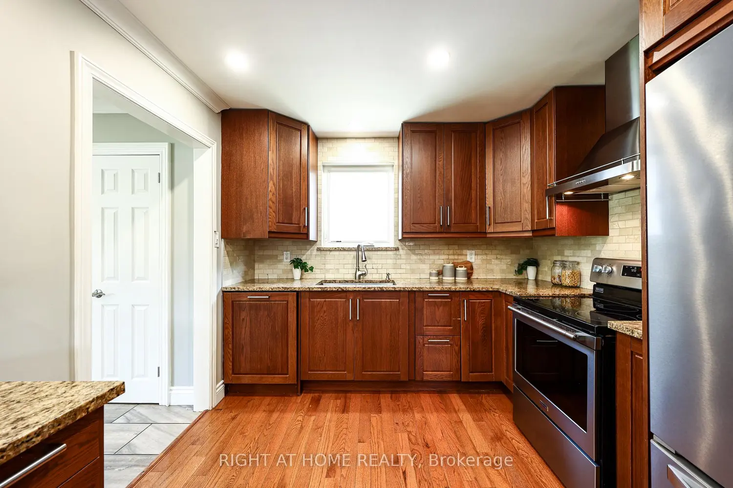 62 Albery Crescent photo 2