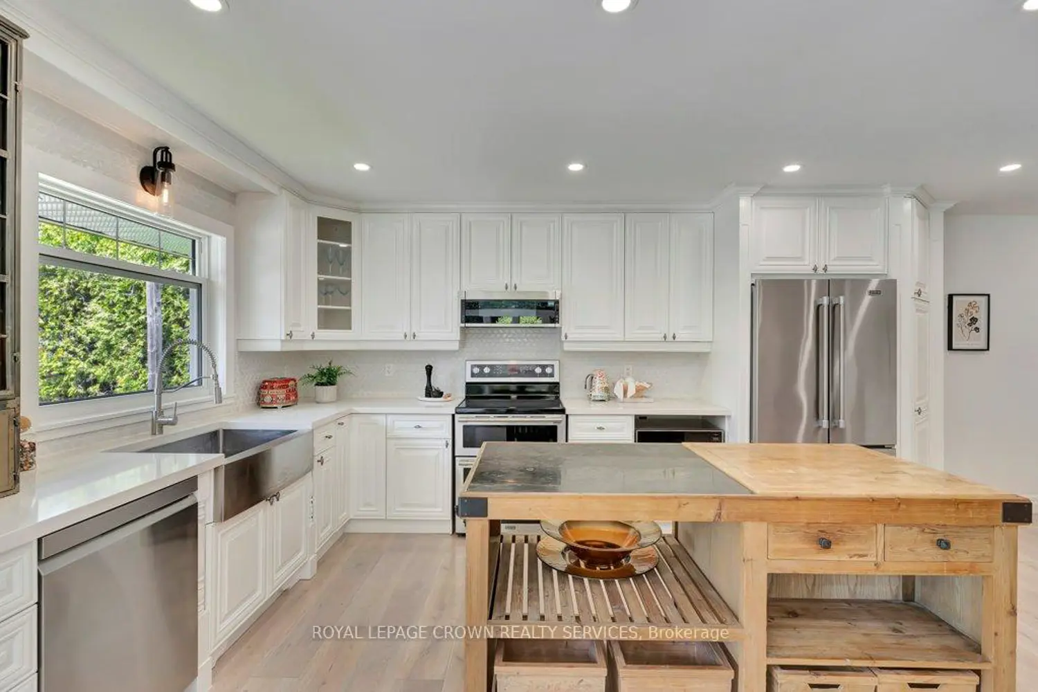 22 Dale Avenue photo 3