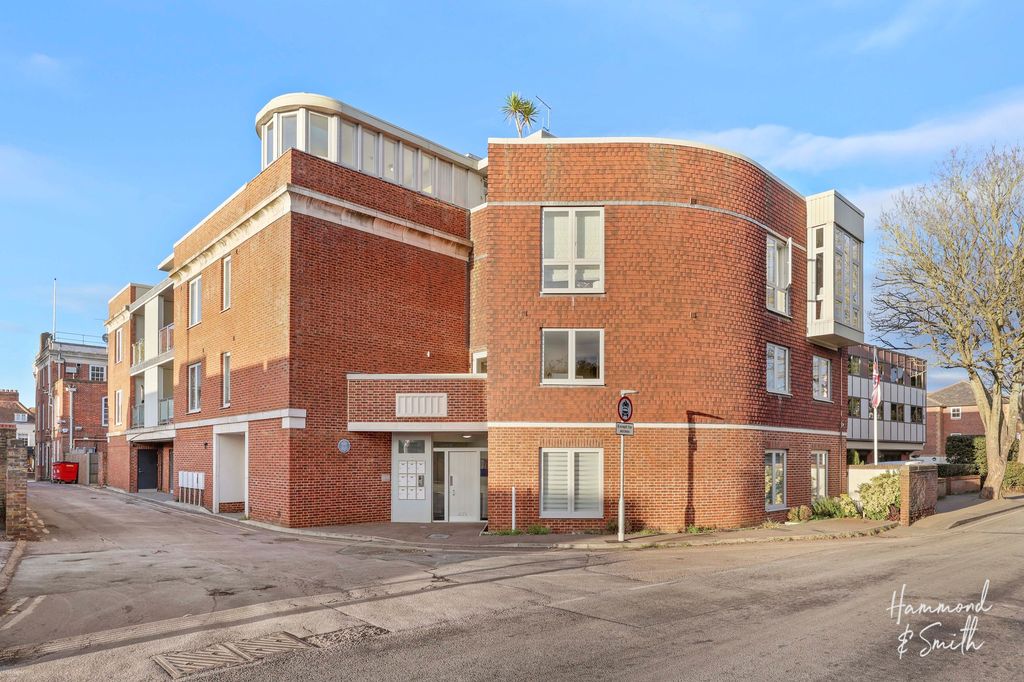 2 bed flat for saleStar Lane, Epping CM16
