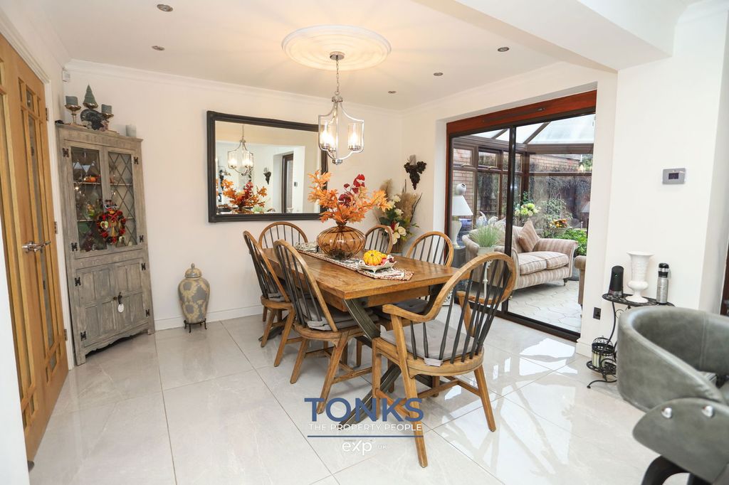 4 bed detached house for saleWolverhampton Road, Dudley DY3 photo 4