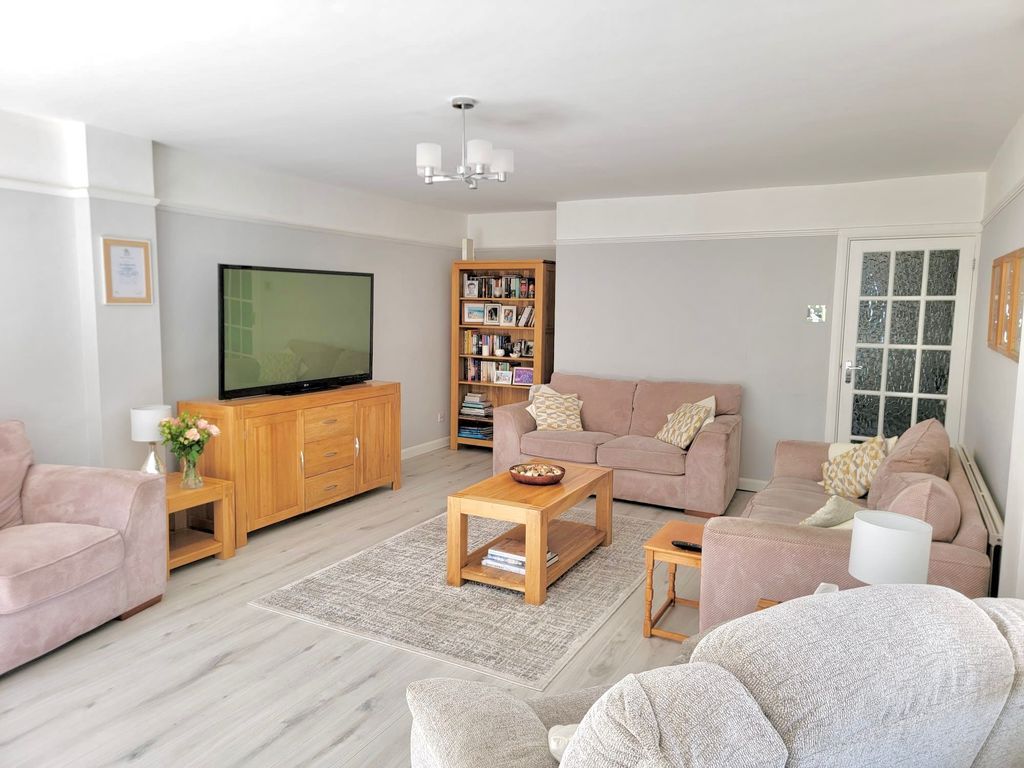 Additional image 4 of 6 bed detached house for saleLowther Road, Dunstable LU6