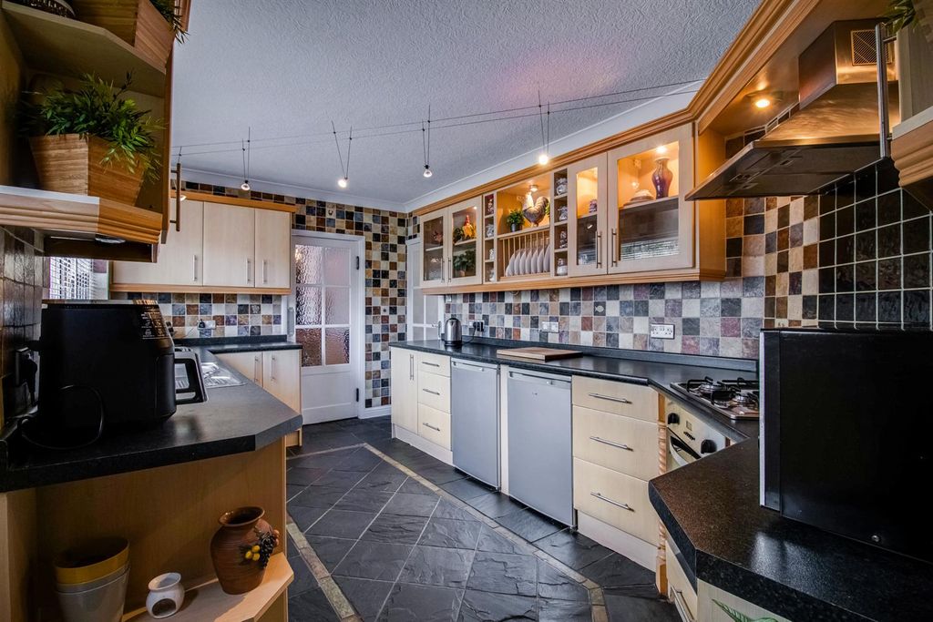 Additional image 4 of 3 bed property for saleKirkgate, Hanging Heaton, Batley WF17