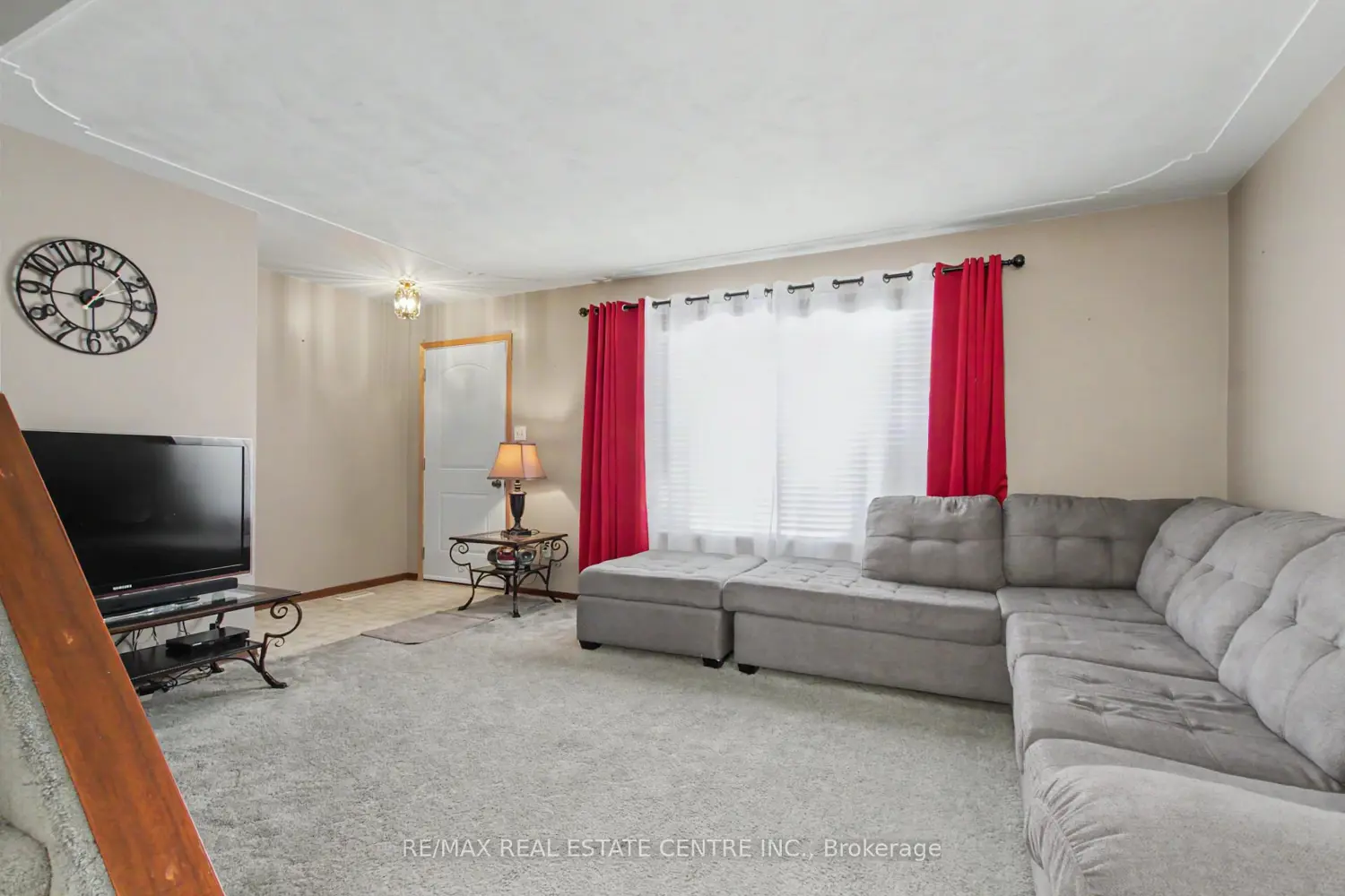 203 Moffat Drive photo 3