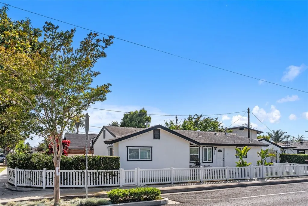 195 Broadway, Costa Mesa, CA 92627 photo 3