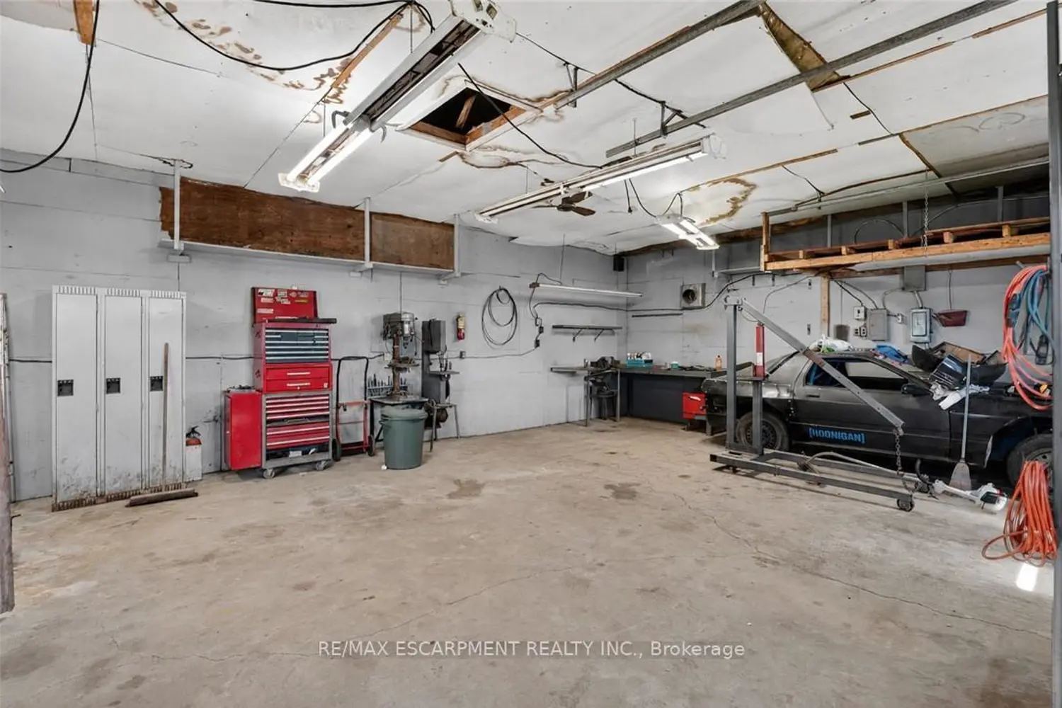 2883 South Grimsby Rd 10 photo 5