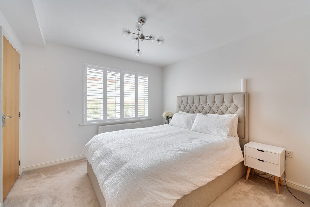 Additional image 10 of 3 bed flat for saleHorton Crescent, Epsom KT19