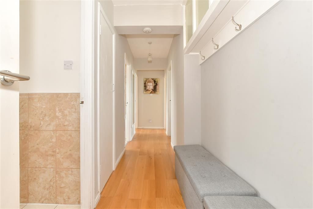 3 bed flat for saleThe Gateway, Dover, Kent CT16 photo 5