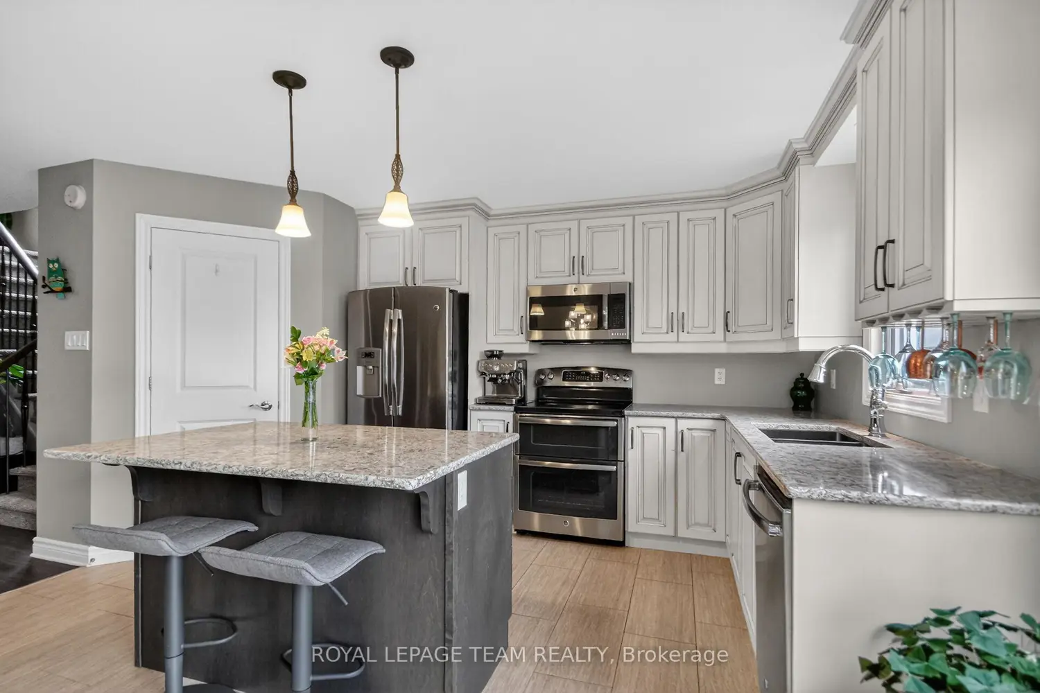 238 Belfort Street photo 3