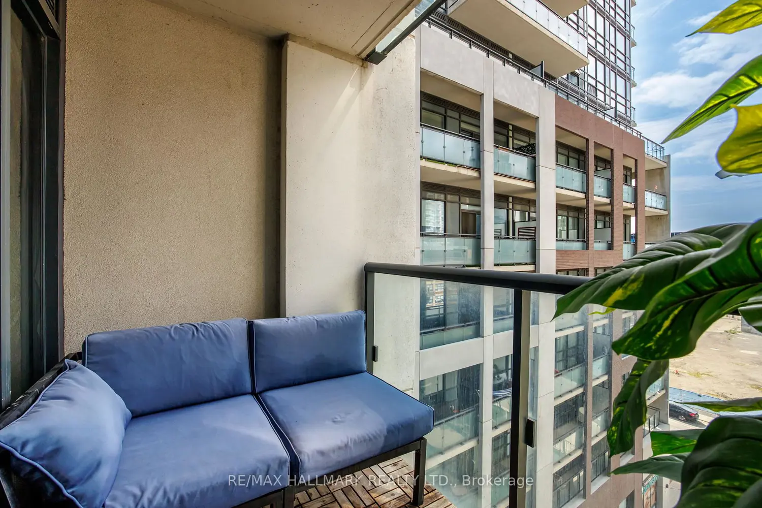 Additional image 17 of 400 Adelaide Street 819