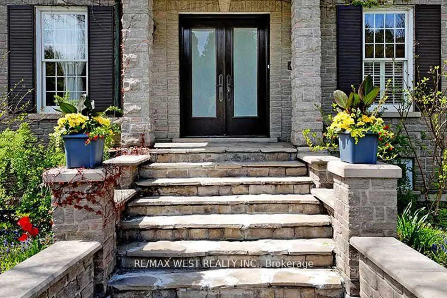 5 Humberview Drive photo 3