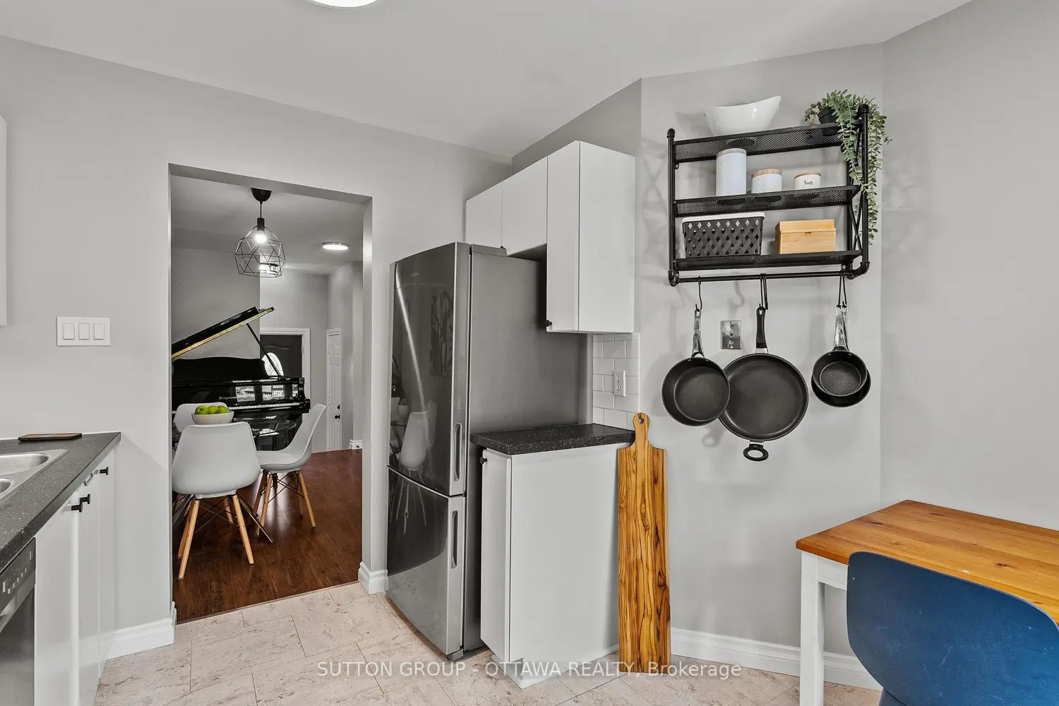 94 Piper Crescent photo 5