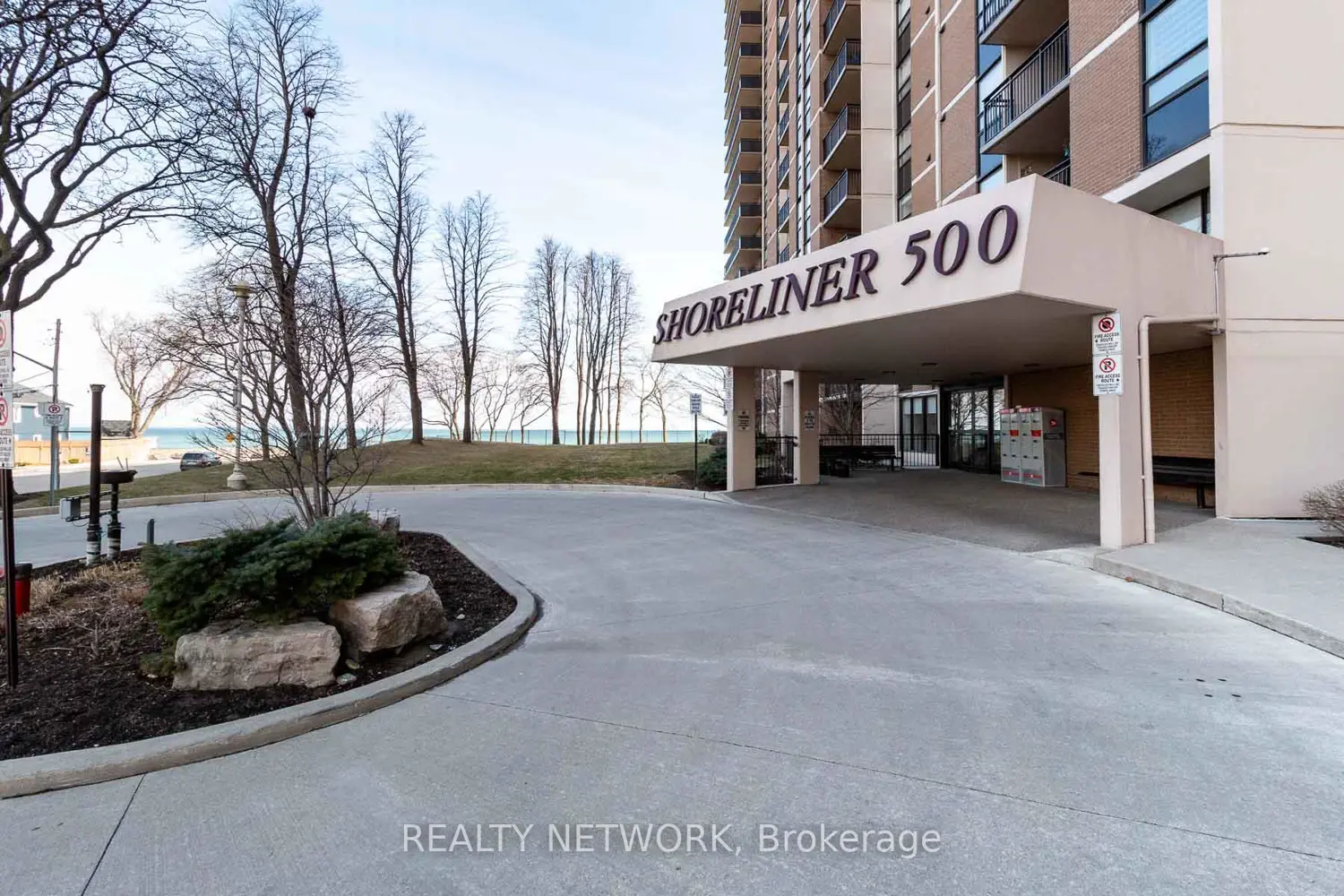 500 Green Road 901 photo 2