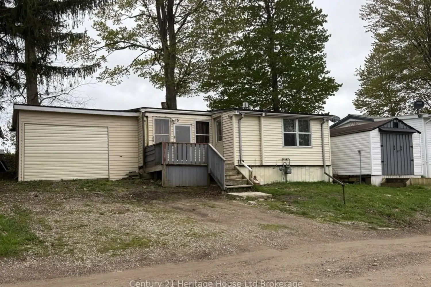 596101 Oxford 59 Highway 5 Hillcrest