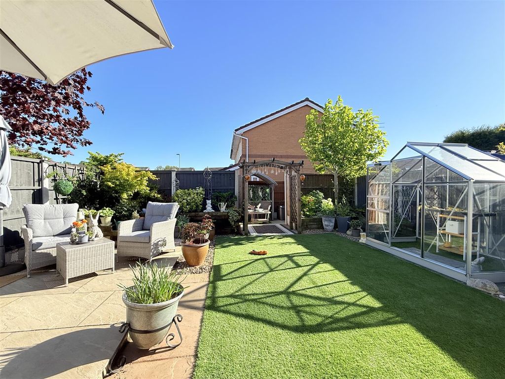 2 bed semi-detached house for saleBenedict Drive, Dukinfield SK16