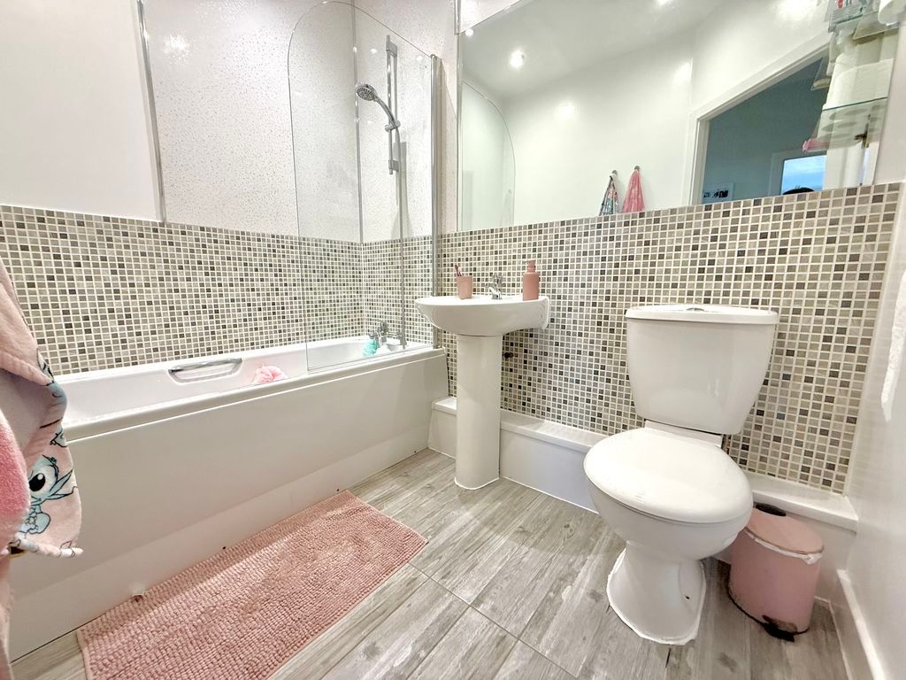 Additional image 6 of 2 bed flat for saleLeyland Road, Dunstable LU6
