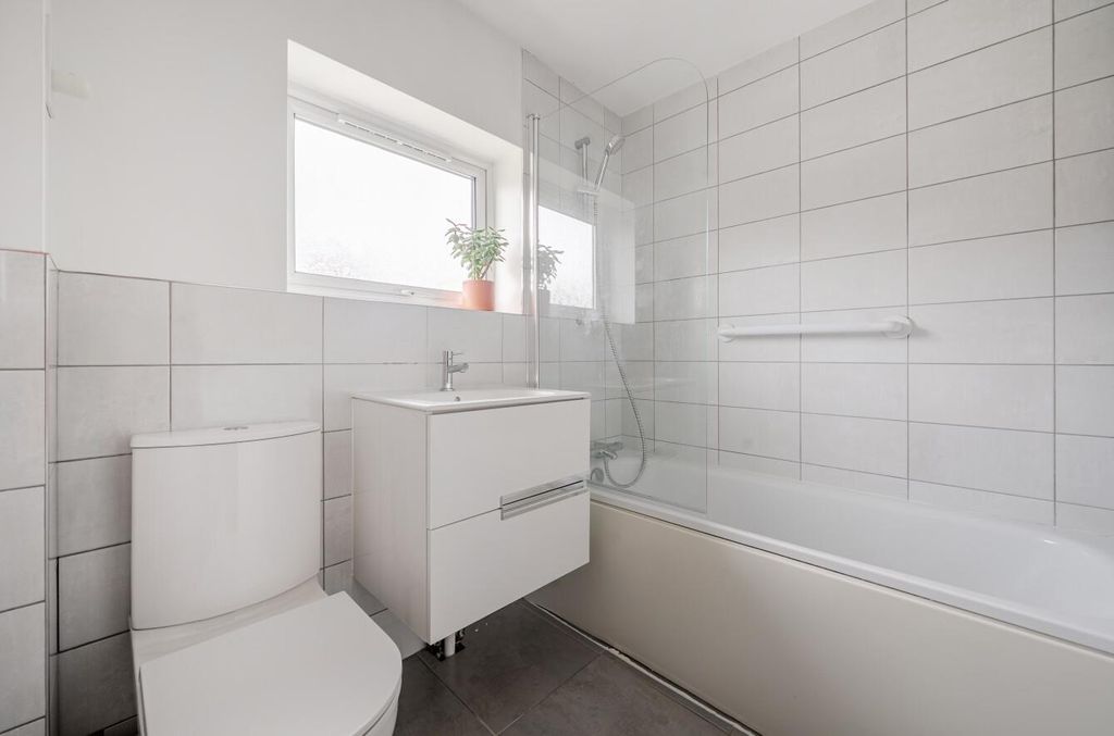 Additional image 8 of 1 bed property for saleStratford Place, Eastleigh SO50