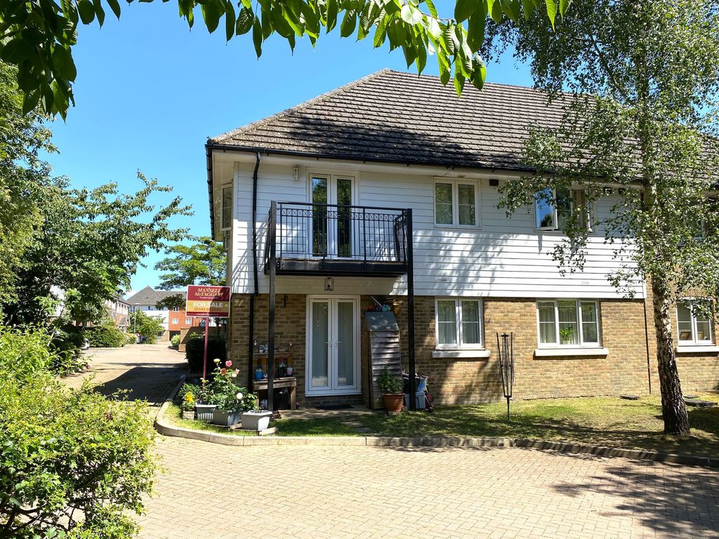 2 bed flat for saleAlbion Way, Edenbridge TN8