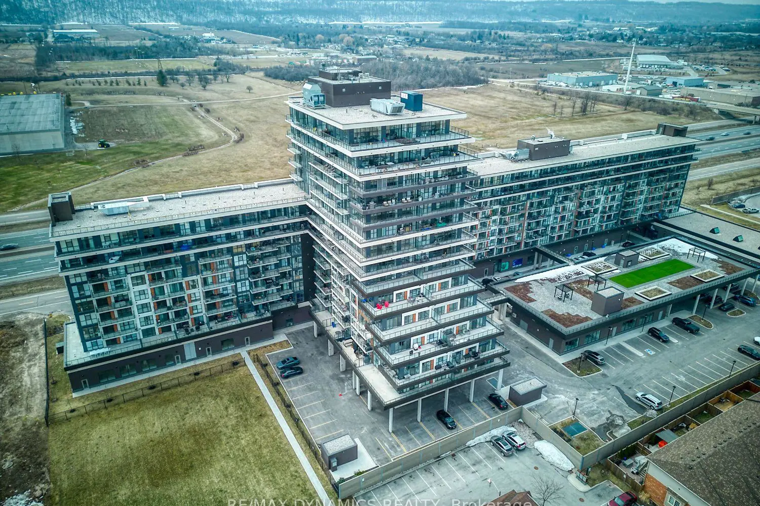 550 North Service Road 407