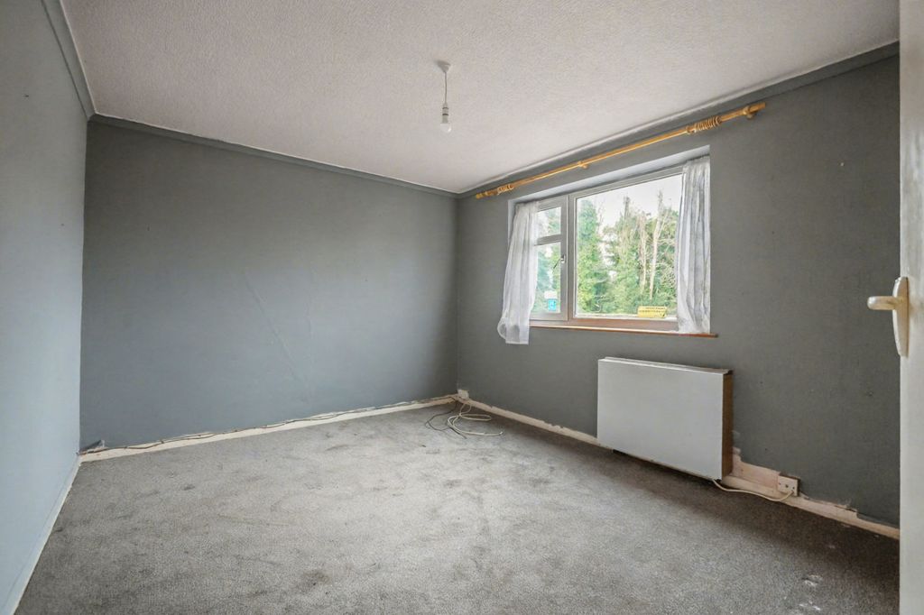 2 bed maisonette for saleStation Approach, Edenbridge, Kent TN8 photo 5
