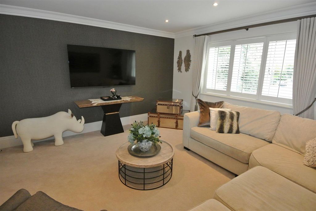 Additional image 10 of 4 bed property for saleNorthcroft Road, Englefield Green, Egham TW20