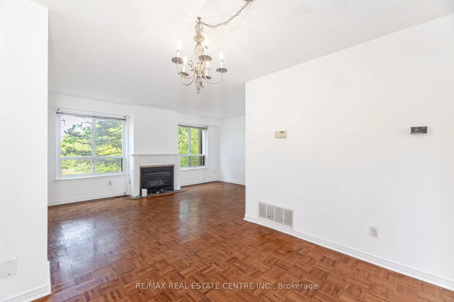 122 Moregate Crescent photo 4