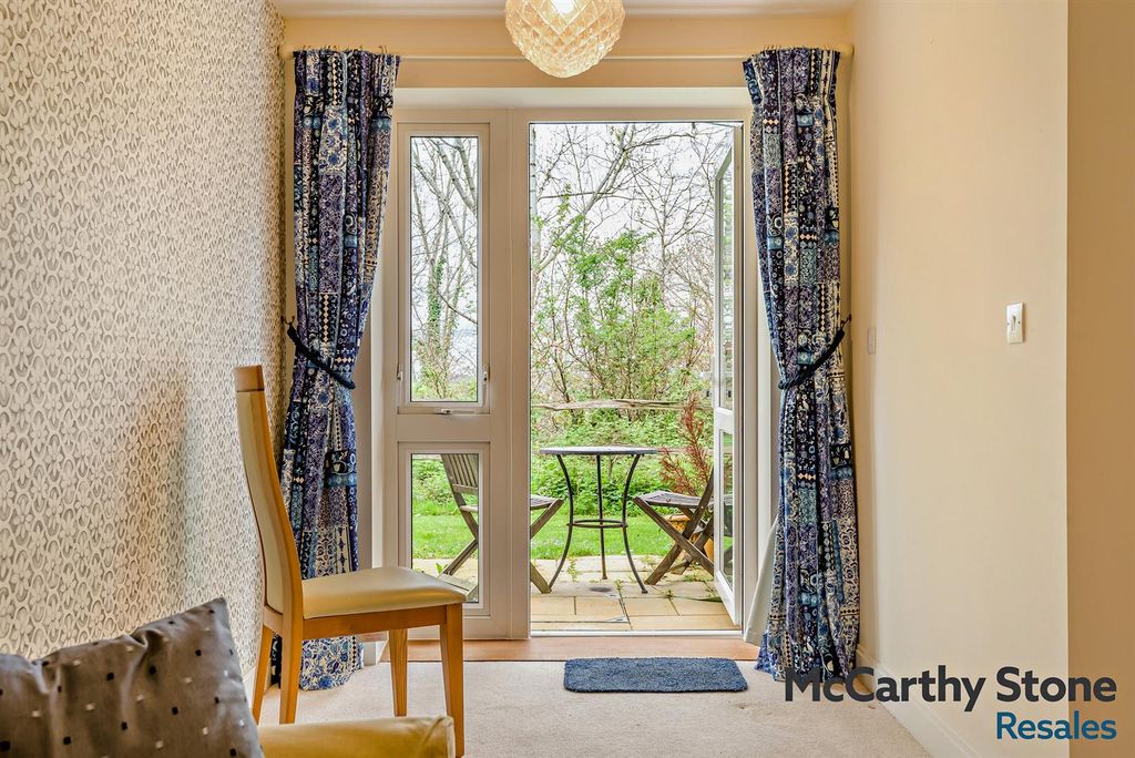 1 bed flat for saleShackleton Place, Bath Road, Devizes, Wiltshire SN10 photo 2