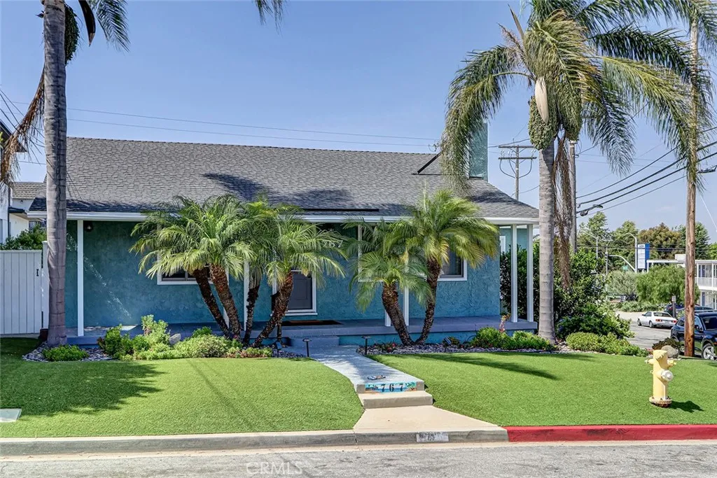 767 11th St, Manhattan Beach, CA 90266