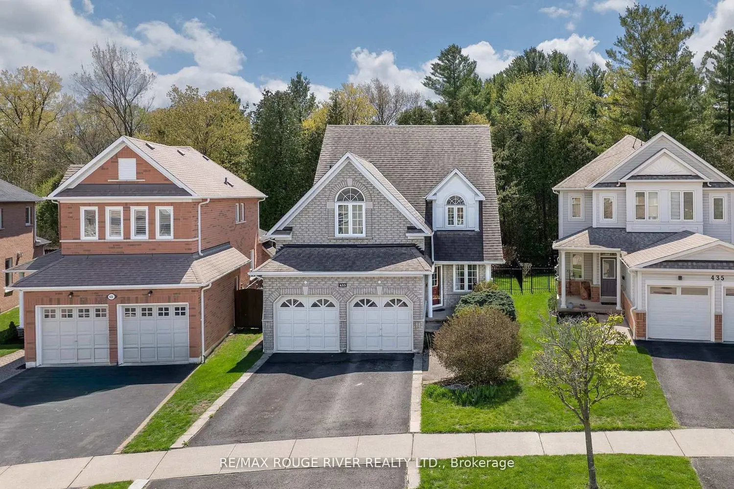 433 Woodsmere Crescent