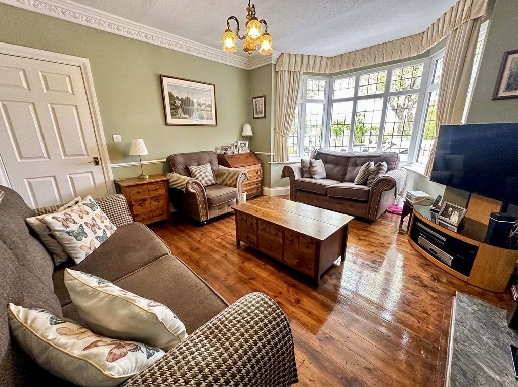4 bed detached house for saleThe Broadway, Dudley DY1 photo 4
