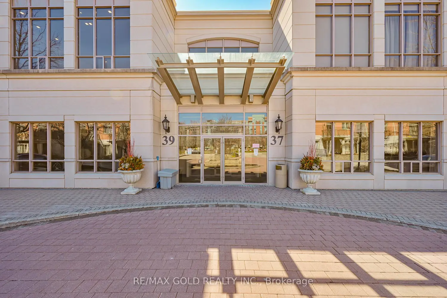 37 Galleria Parkway 319